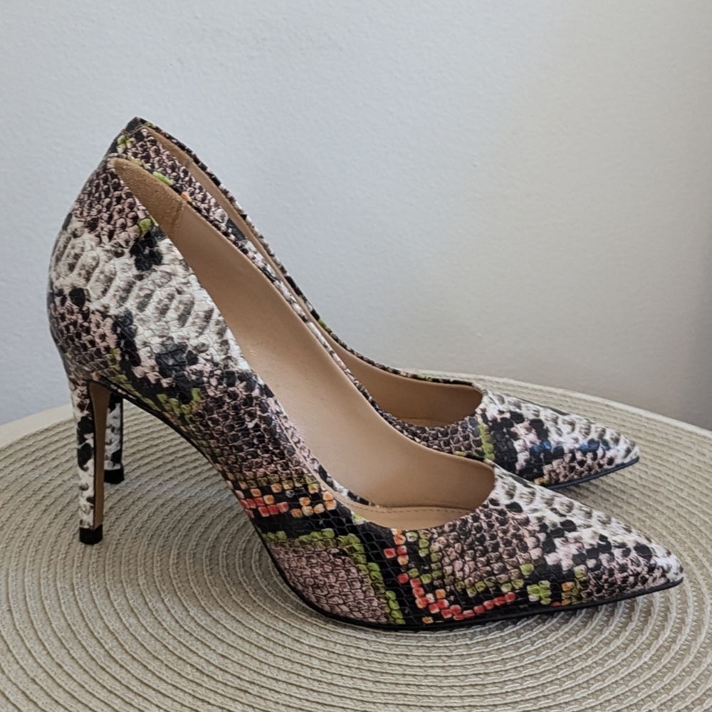 VINCE CAMUTO Treesha pump in reptile pattern leather